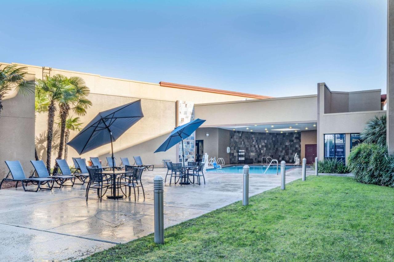 Wyndham Sacramento Carmichael Exterior foto